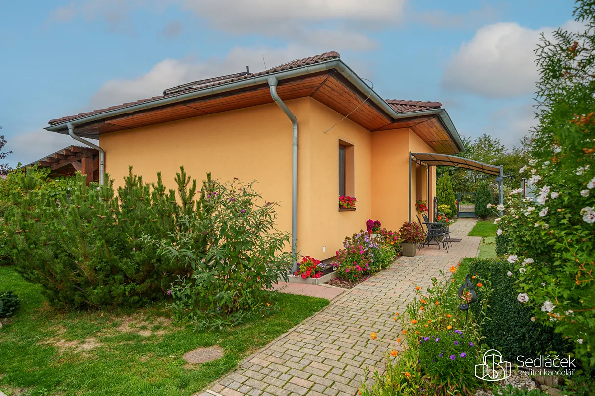 Prodej rodinného domu 100 m², pozemek 1272 m²